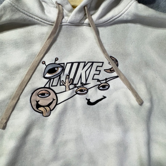 Nike Hoodie Mens Large Aliens Sportswear Club Pullover Hooded Embroidered - Picture 2 of 9